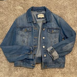 Lightly work Jean Jacket, good quality :) hipster fit